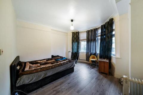 6 bedroom semi-detached house to rent, Belmont Hill, London, SE13