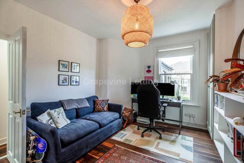 3 bedroom flat to rent, Hackford Road, London