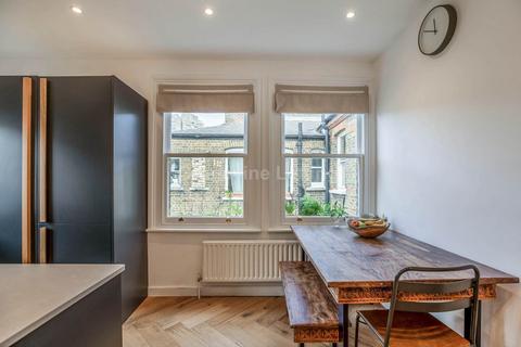 3 bedroom flat to rent, Hackford Road, London