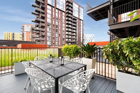 3 bedroom apartment to rent, The Modern, Embassy Gardens, London, SW11