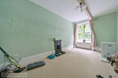 4 bedroom end of terrace house for sale, Manor Park Road, Glossop, Derbyshire, SK13