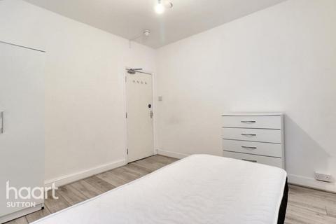 1 bedroom in a flat share to rent, Station Road, Sutton