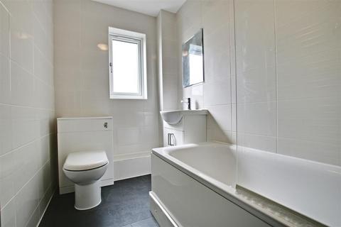 2 bedroom apartment to rent, Mitchell Road, Orpington BR6