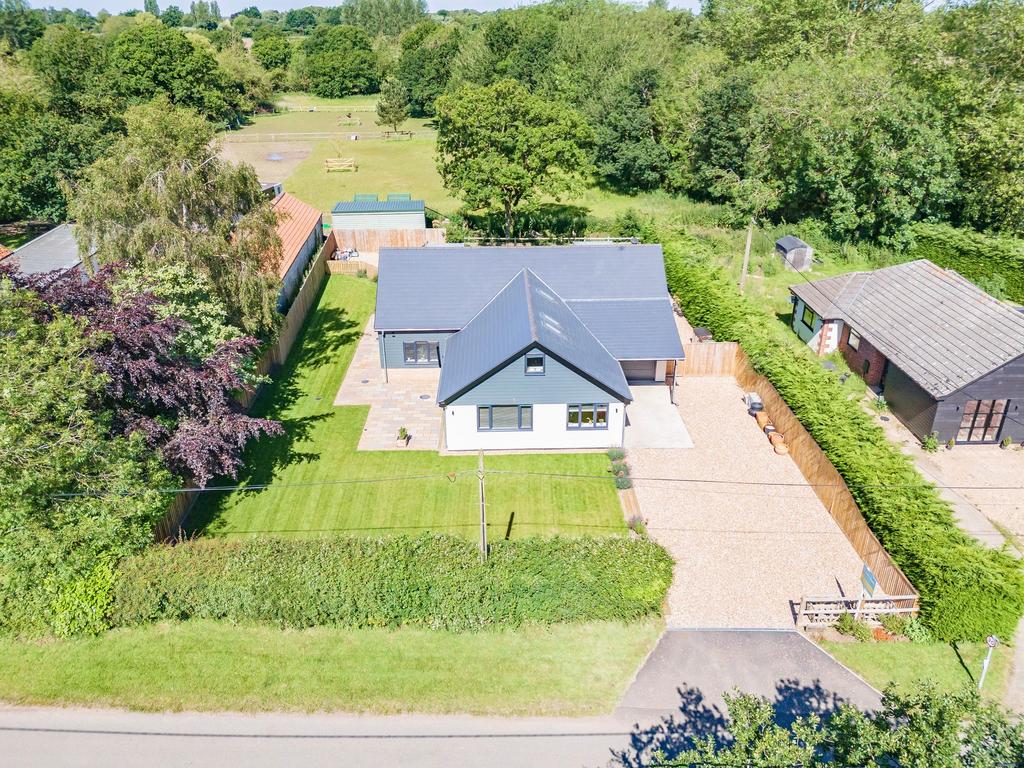Wymondham Road, Bunwell 5 bed detached house for sale £650,000