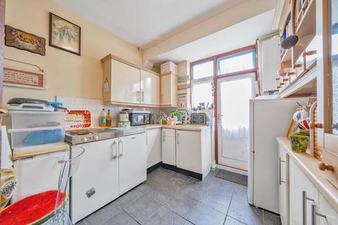 4 bedroom end of terrace house for sale, Thirsk Road, Mitcham