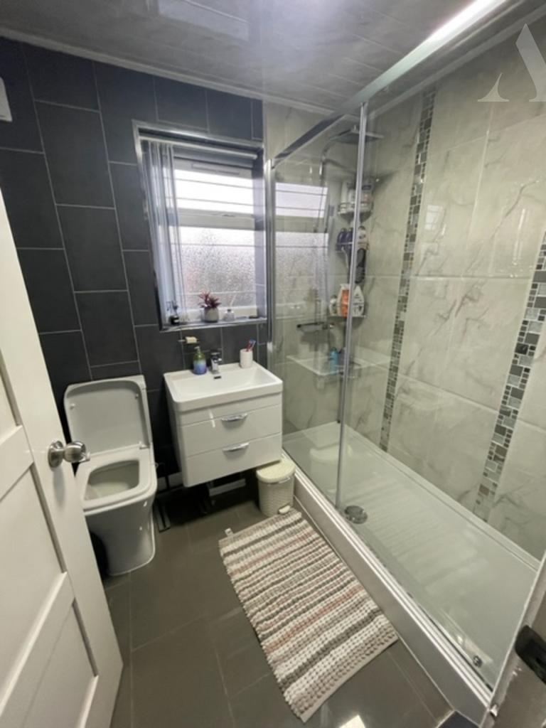 23 cottersfield road shower room