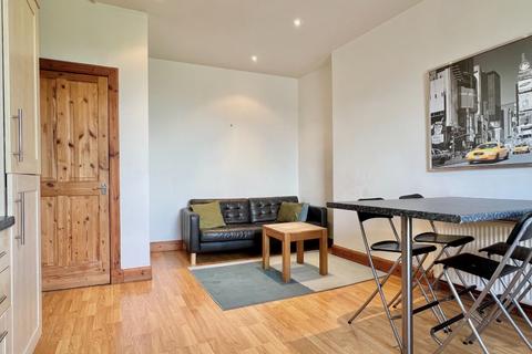 2 bedroom flat to rent, Morningside Road, Morningside, Edinburgh, EH10