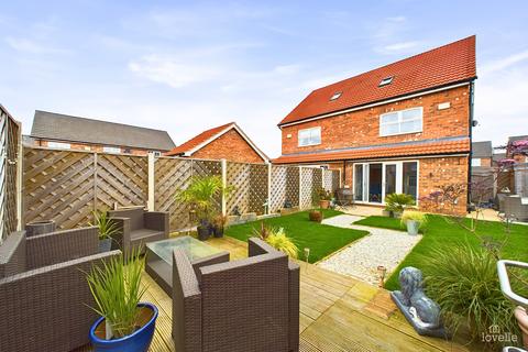 3 bedroom semi-detached house for sale, Canberra View, North Lincolnshire DN18