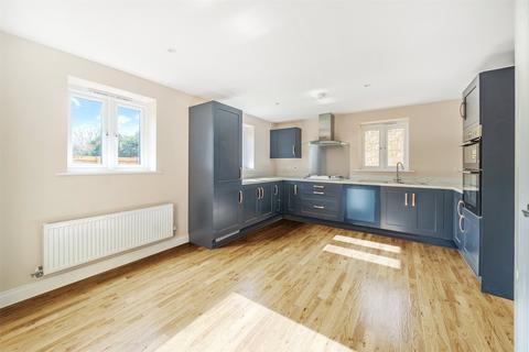 4 bedroom detached house for sale, Blunsdon SN26