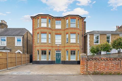 Flat 1, Suffolk House, 19 Princes Road, Weybridge, KT13 9BH