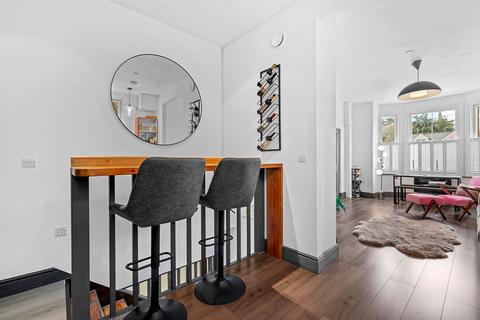 Flat 1, Suffolk House, 19 Princes Road, Weybridge, KT13 9BH