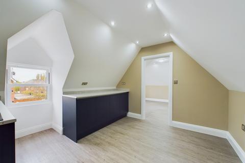 3 bedroom flat to rent, Stuart Road, High Wycombe, Buckinghamshire