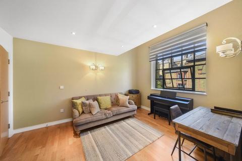 3 bedroom apartment for sale, Yvon House, London SW11