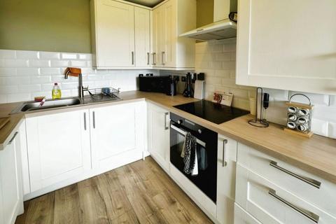 2 bedroom flat for sale, Twickenham Close, Swindon, SN3 3FF