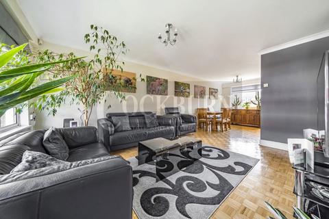 13 Alanthus Close, London, SE12 8RE