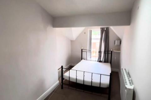 1 bedroom flat to rent, Walmersley Road, Bury, BL9