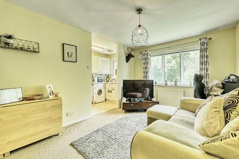 2 bedroom flat to rent, Hartshill, Stoke-on-Trent ST4