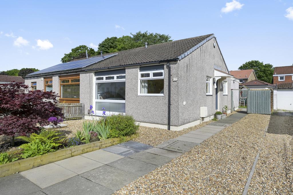 28 Rowantree Avenue, EDINBURGH, EH14 5AU 2 bed semidetached bungalow