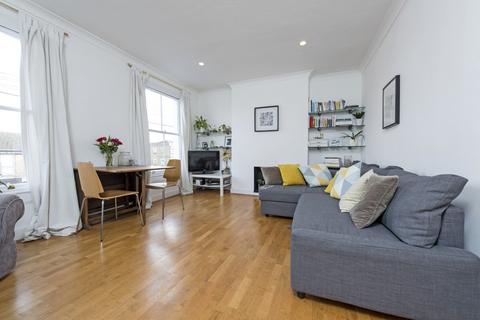 2 bedroom apartment to rent, Auckland Road, SW11