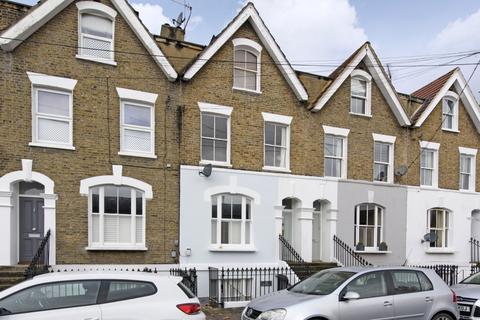 2 bedroom apartment to rent, Auckland Road, SW11
