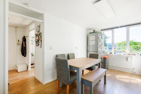 3 bedroom apartment to rent, Laxley Close, London SE5
