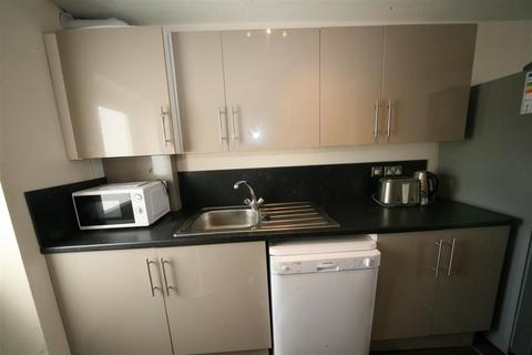 7 bedroom terraced house to rent, Gloucester Road, Horfield, Bristol