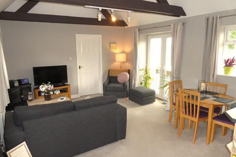 2 bedroom flat for sale, Partridge Court, Adderbury