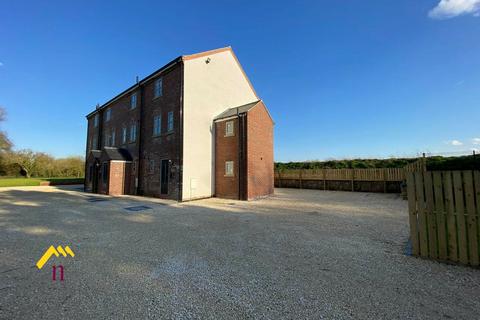 3 bedroom townhouse for sale, Spring Cottages, Sugar Mill Ponds, Goole DN14