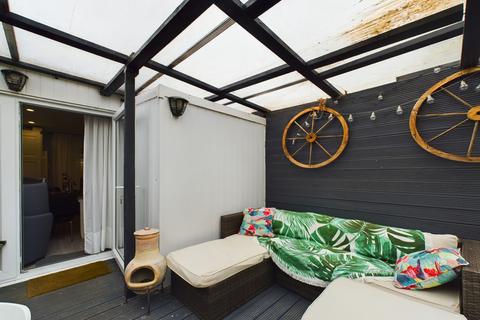 2 bedroom terraced house for sale, Hanover Avenue, Feltham, Greater London, TW13