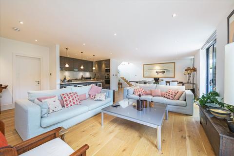 4 bedroom detached house for sale, Hollies Way, Temperley Road, London, SW12