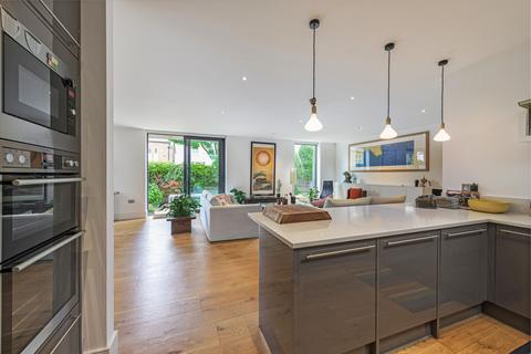 4 bedroom detached house for sale, Hollies Way, Temperley Road, London, SW12