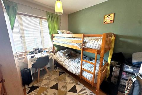 2 bedroom maisonette for sale, Montrose Road, Bedfont