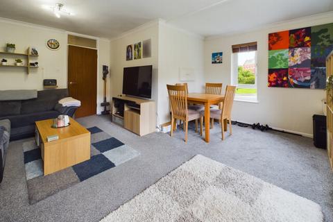 2 bedroom flat for sale, Iona Way, Haywards Heath, RH16