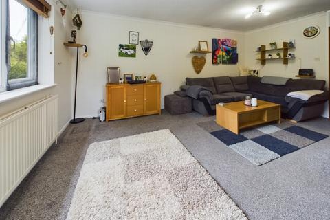 2 bedroom flat for sale, Iona Way, Haywards Heath, RH16