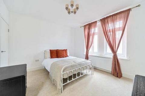 3 bedroom apartment to rent, Finchley Road,  London,  NW11