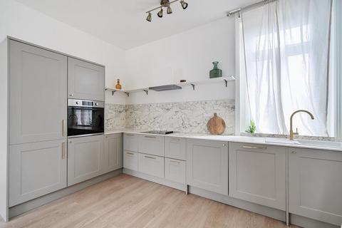 3 bedroom apartment to rent, Finchley Road,  Hampstead,  NW11