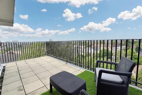 2 bedroom penthouse for sale, Southampton