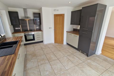 3 bedroom detached house to rent, Bentley Road, Leicester LE4