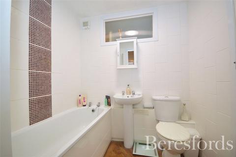 2 bedroom apartment for sale, Royle Close, Gidea Park, RM2