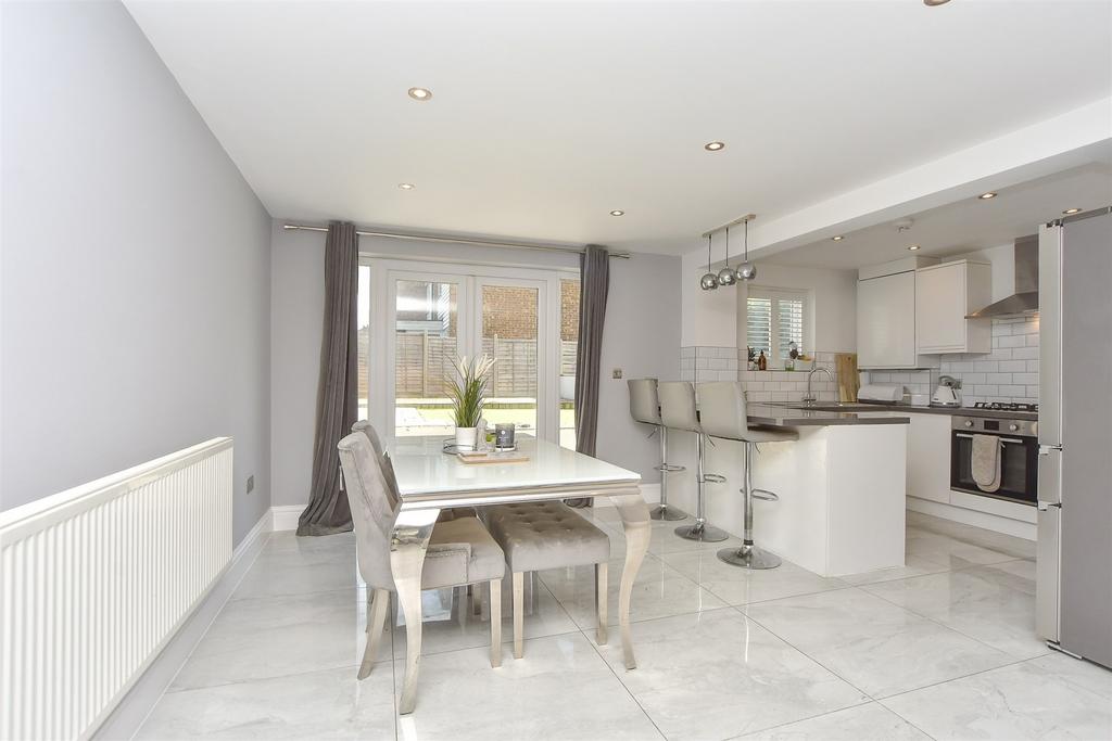 Kitchen/ Living Area