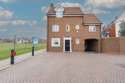 4 bedroom detached house to rent, Wharton Drive, Chelmsford CM1