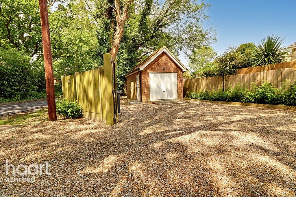 Chart Road, Ashford 5 bed detached house for sale £800,000