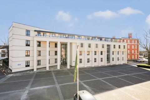 3 bedroom flat for sale, Peninsula Square, Winchester, Hampshire, SO23