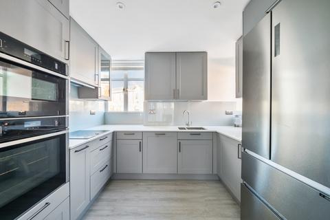3 bedroom flat for sale, Peninsula Square, Winchester, Hampshire, SO23