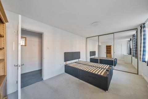 3 bedroom flat for sale, Peninsula Square, Winchester, Hampshire, SO23