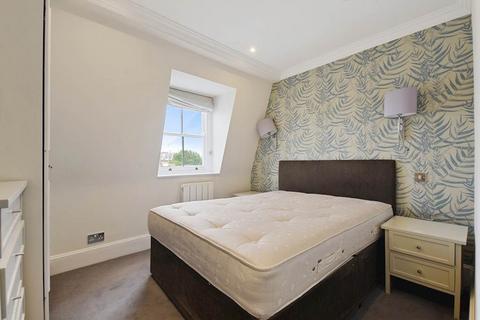 2 bedroom flat to rent, 37 Courtfield Grdens