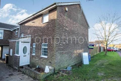 3 bedroom end of terrace house to rent, Wexham Close Luton LU3 3TX