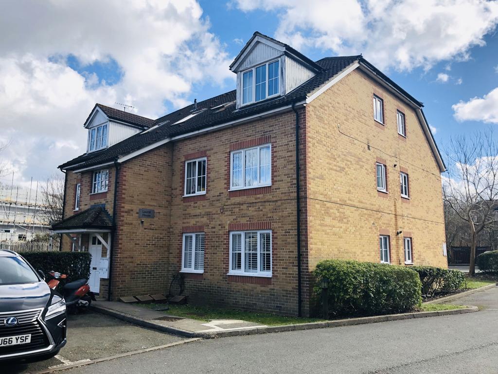Aspen Vale, Whyteleafe, Surrey, CR3 2 bed apartment to rent £1,450