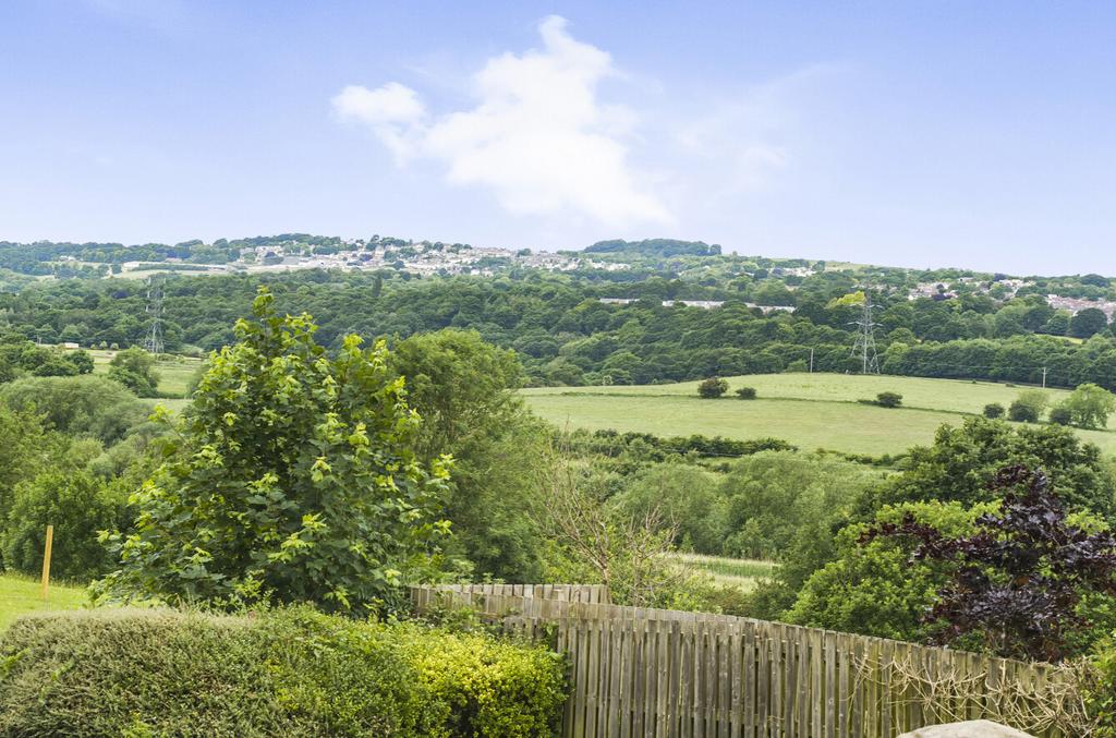 Rodley Lane, Rodley, Leeds, LS13 2 bed flat for sale £135,000