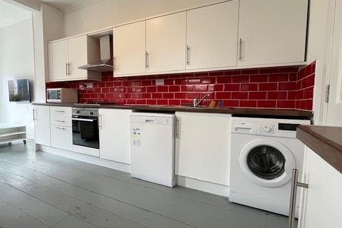 6 bedroom terraced house to rent, Ladysmith Road, Plymouth PL4